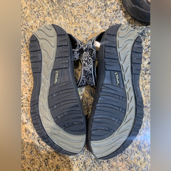 Teva black sandals women’s size 9 - Picture 6 of 7